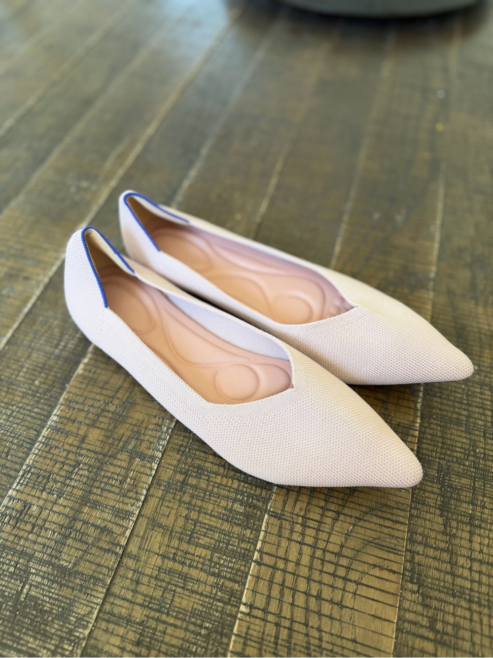 Pointed-Toe Knit Flats in Pale Pink